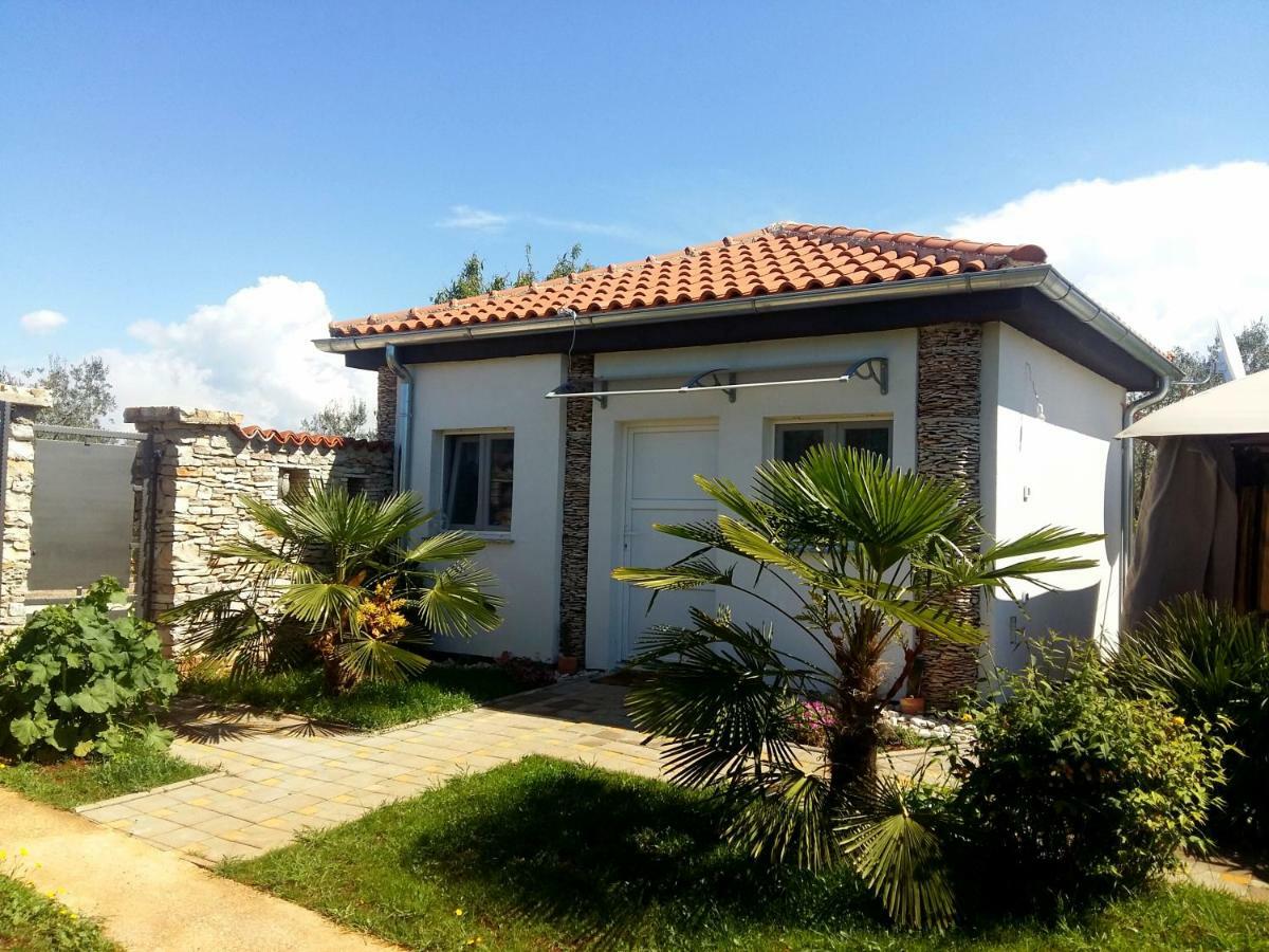 Studio Apartman Vortex Фажана Экстерьер фото